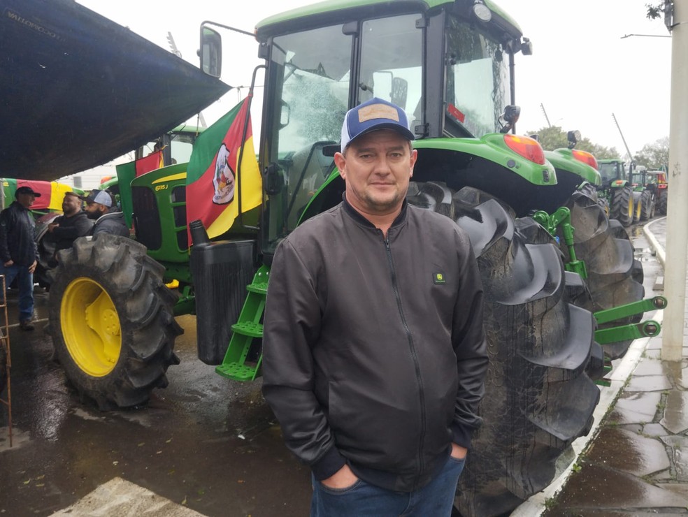 Eusébio Waterkemper, produtor em Charqueadas: "é uma palhaçada o que estão nos empurrando" — Foto: Marcelo Beledeli/Globo Rural
