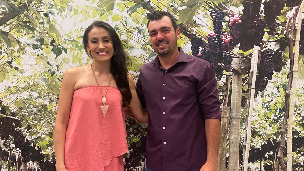 Graziela e Rafael Michelin, de Jundiaí, implantaram o sistema “colha e pague” na propriedade — Foto: Divulgação