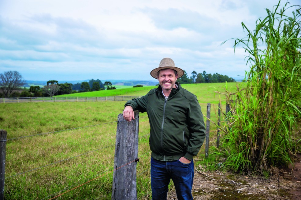 Diego Ceolin Mariani, de Caçapava do Sul (RS): produtor enfrenta os impactos de cinco anos de adversidades climáticas — Foto: Marcos Nagelstein/Agência Preview.