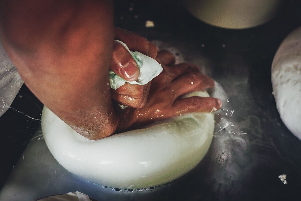 Uma das principais características do Queijo MInas é ser feito a partir do leite cru — Foto: Iphan/Arquivo