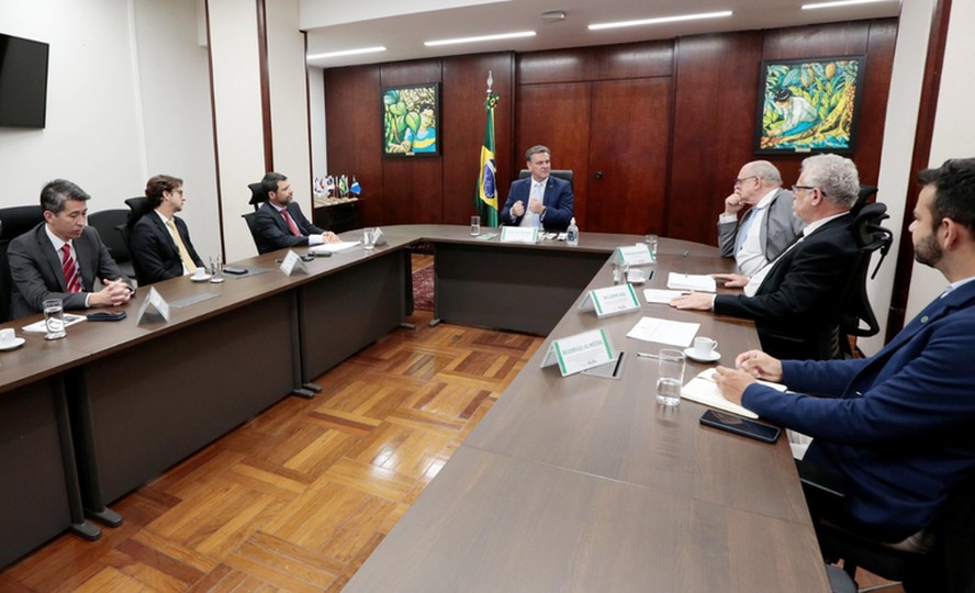 Ministério informou que os recursos poderão ser utilizados por cooperativas e produtores brasileiros para a conversão de pastagens em áreas aptas para a ativdade agrícola