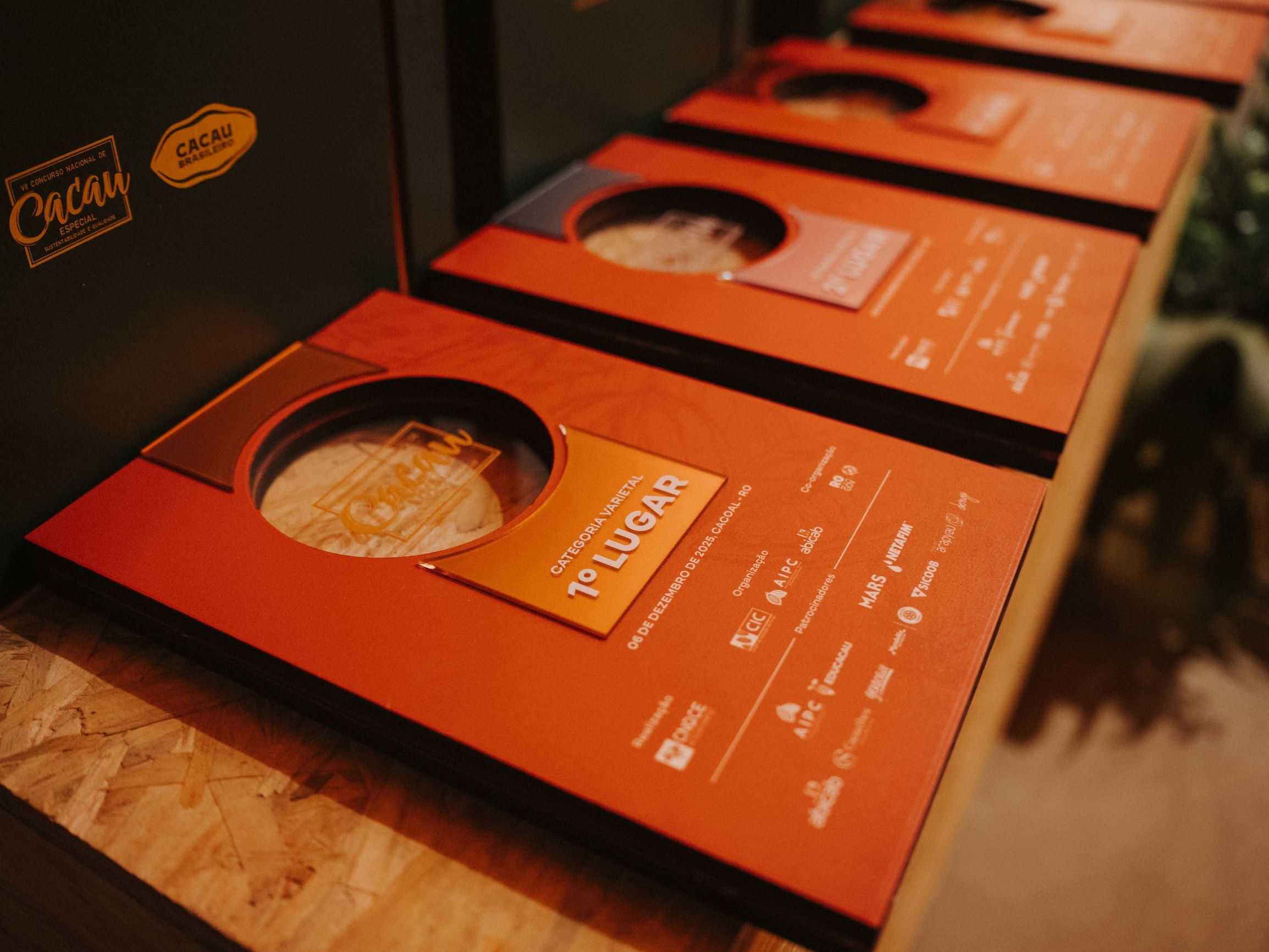 Jornalistas da Globo Rural provam chocolates para eleger melhor cacau do Brasil