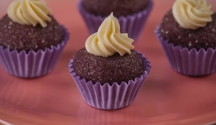 Dia do Açaí: como fazer brigadeiro com a polpa da fruta