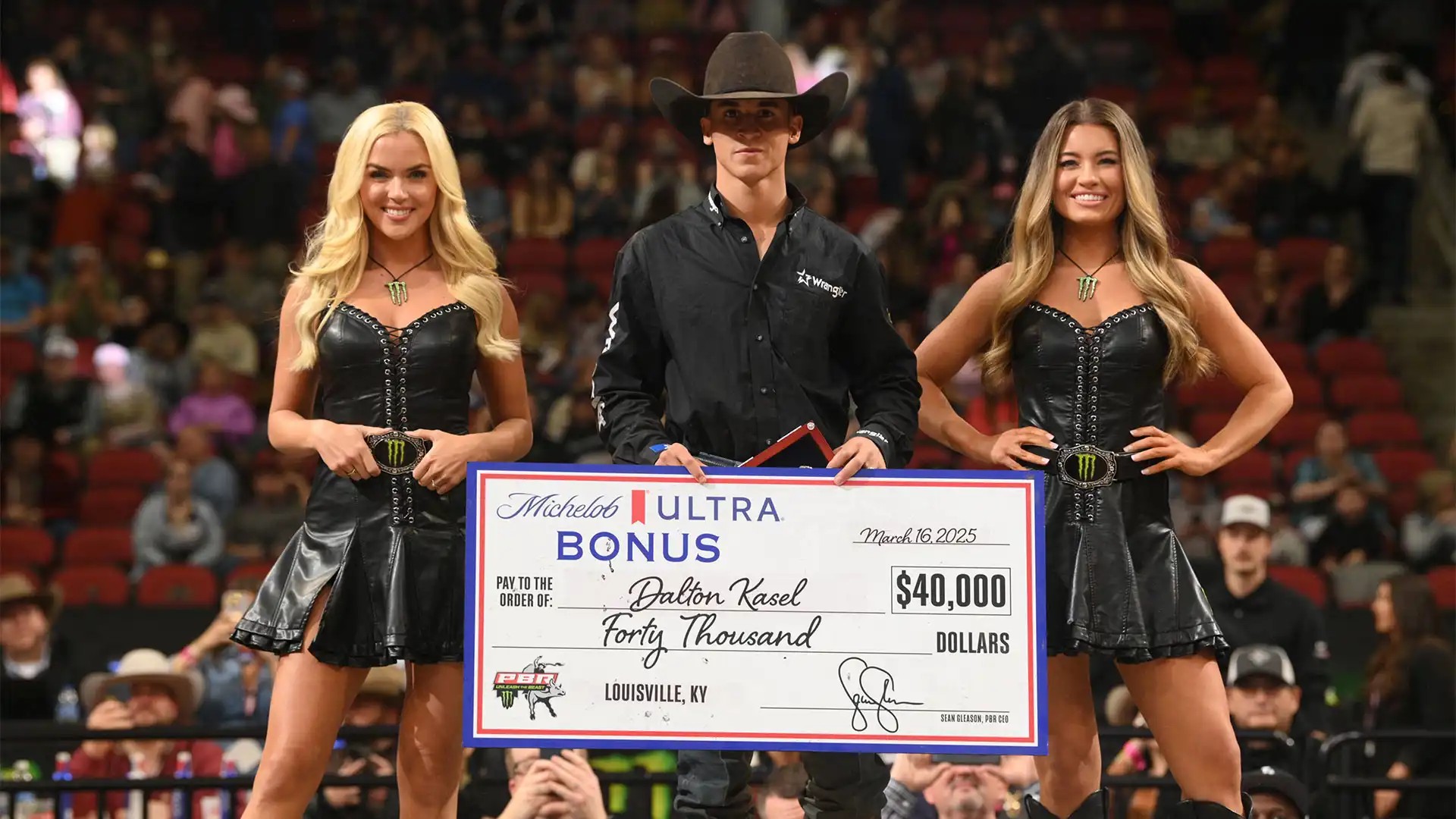 Americano vence etapa da PBR e esquenta disputa pelo título mundial de rodeio em touros