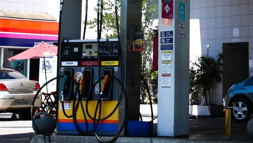 Gasolina brasileira tem mais de 10% de etanol na composição em comparação aos EUA