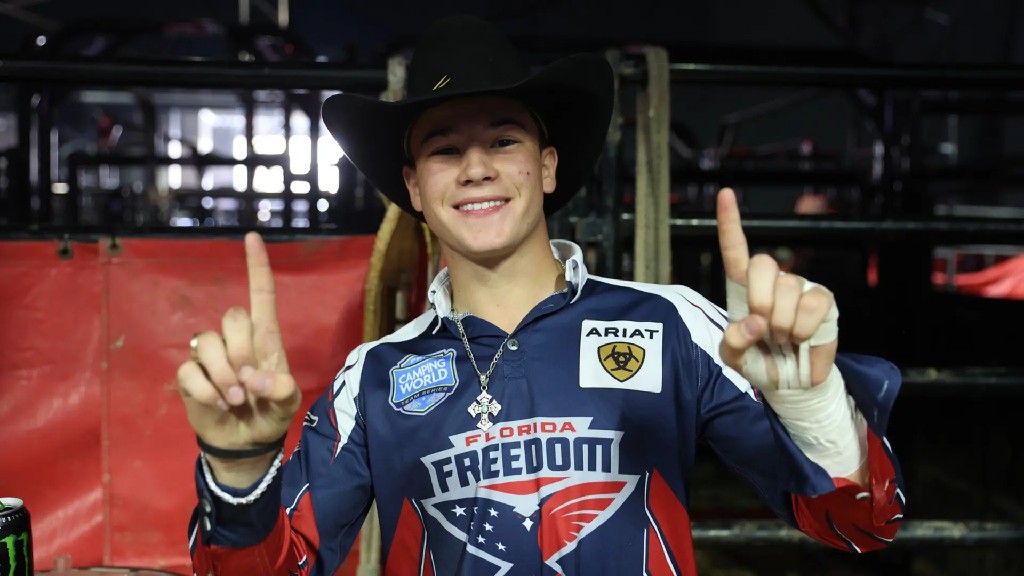 Peão novato deixa campeões para trás e ganha título da temporada da PBR