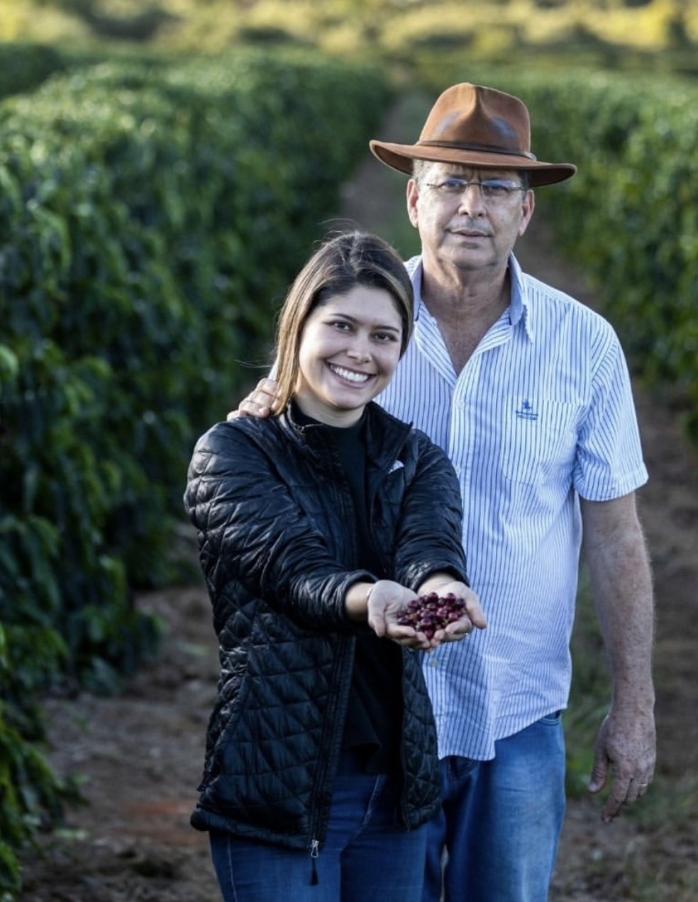 Sergio Meirelles e sua filha, Raquel Meirelles, possuem uma fazenda de 233 hectares em Capelinha (MG) — Foto: Divulgação