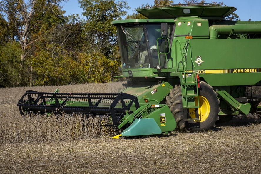 Ações da Deere&Co caem mais de 5% após divulgação de resultado trimestral
