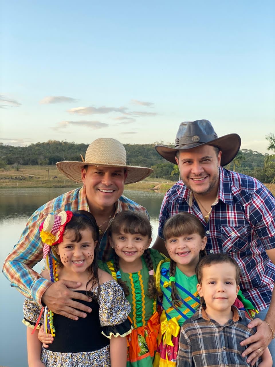 Um veterinário, o outro agrônomo; os laços dessa dupla com o campo vão além da música sertaneja