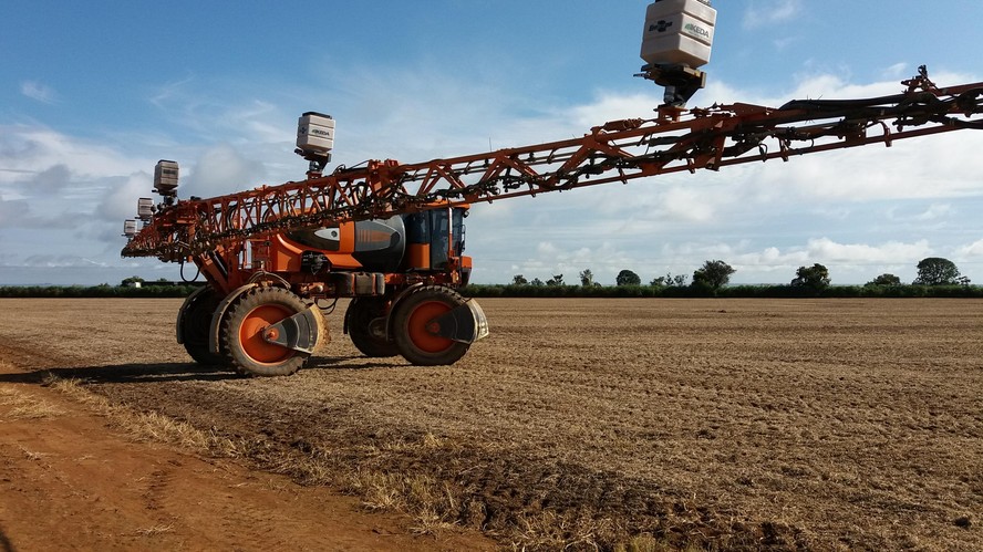 Representantes dessas companhias são unânimes em dizer que, cada vez mais, os produtores têm adiado a aquisição do insumo para mais perto do período de aplicação na lavouras