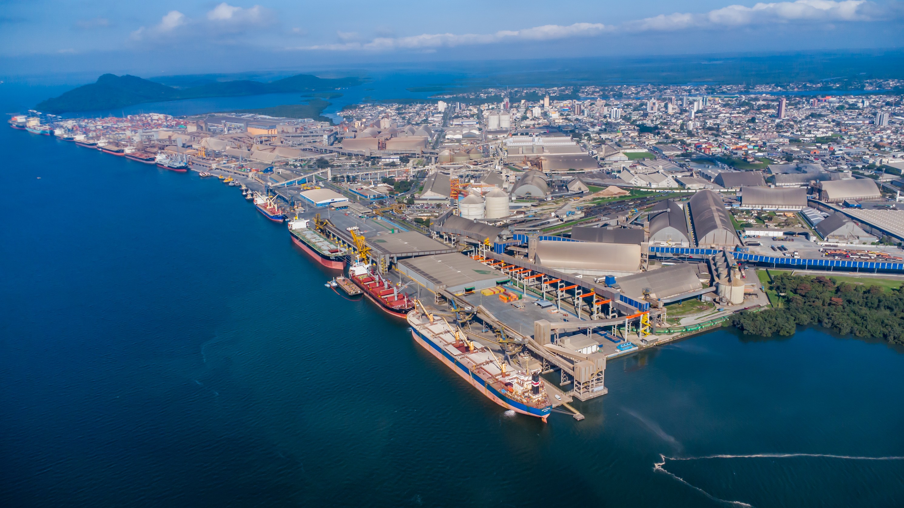 Exportação em alta estimula investimento em portos do Sul