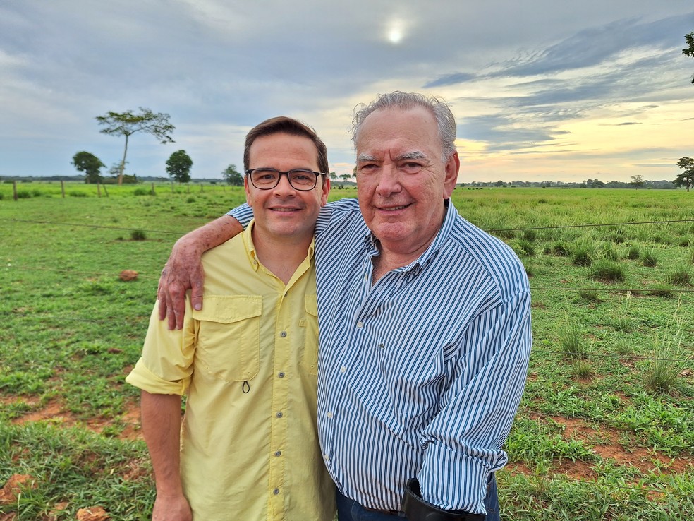 Marcelo Pacheco de Carvalho e Vicente Muniz da Silva, da fazenda Esplanada, em Nova Crixás (GO) — Foto: José Florentino/Globo Rural