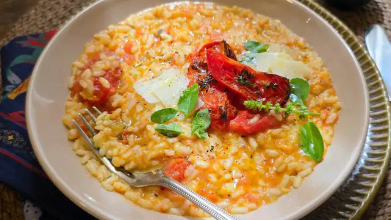 Aprenda a fazer risoto com tomate assado na air fryer