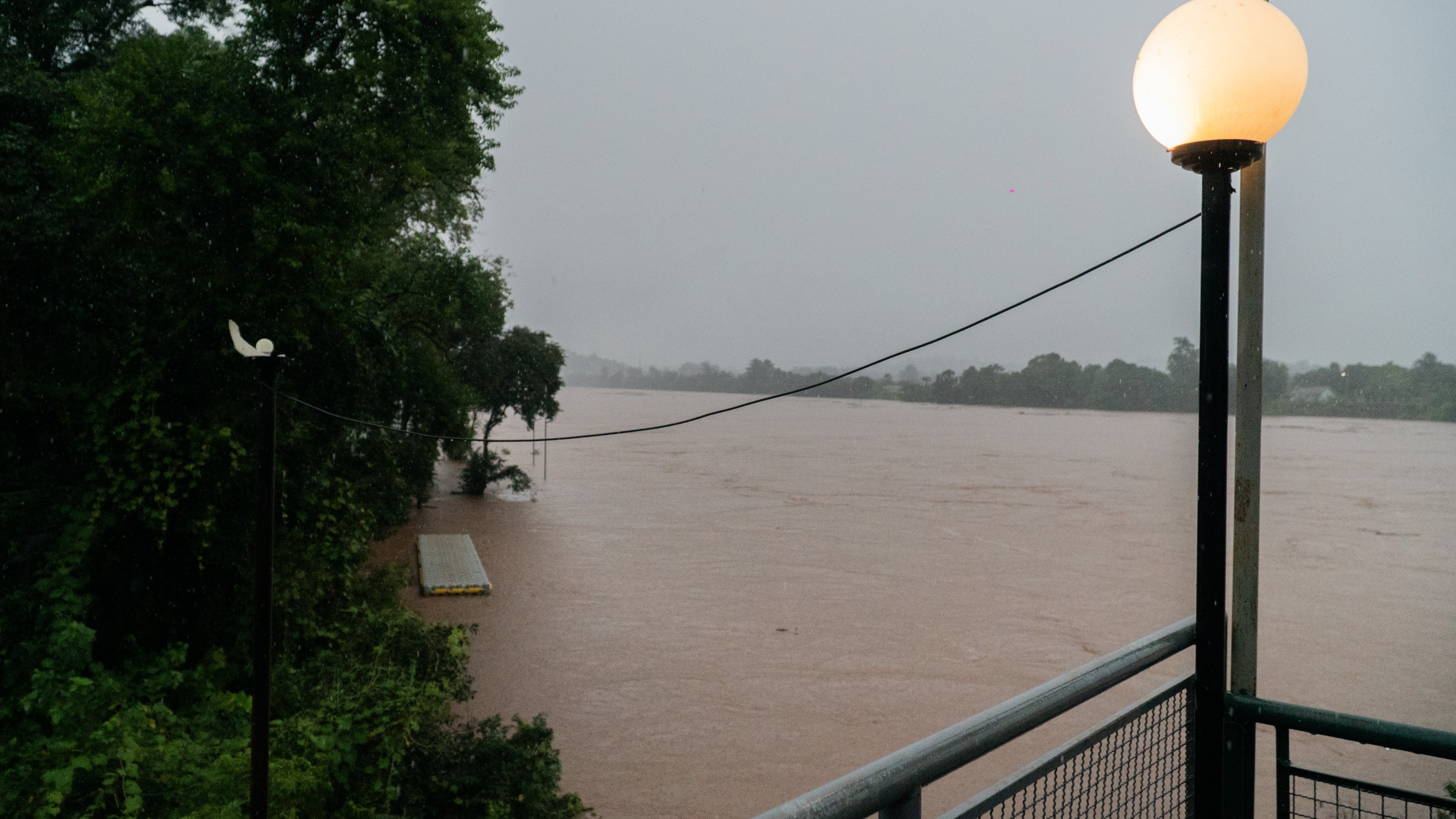 Chuva forte persiste no Rio Grande do Sul e pode chegar a Santa Catarina