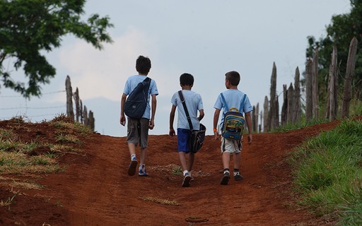 Comissão do Senado aprova novas regras para fechamento de escolas rurais