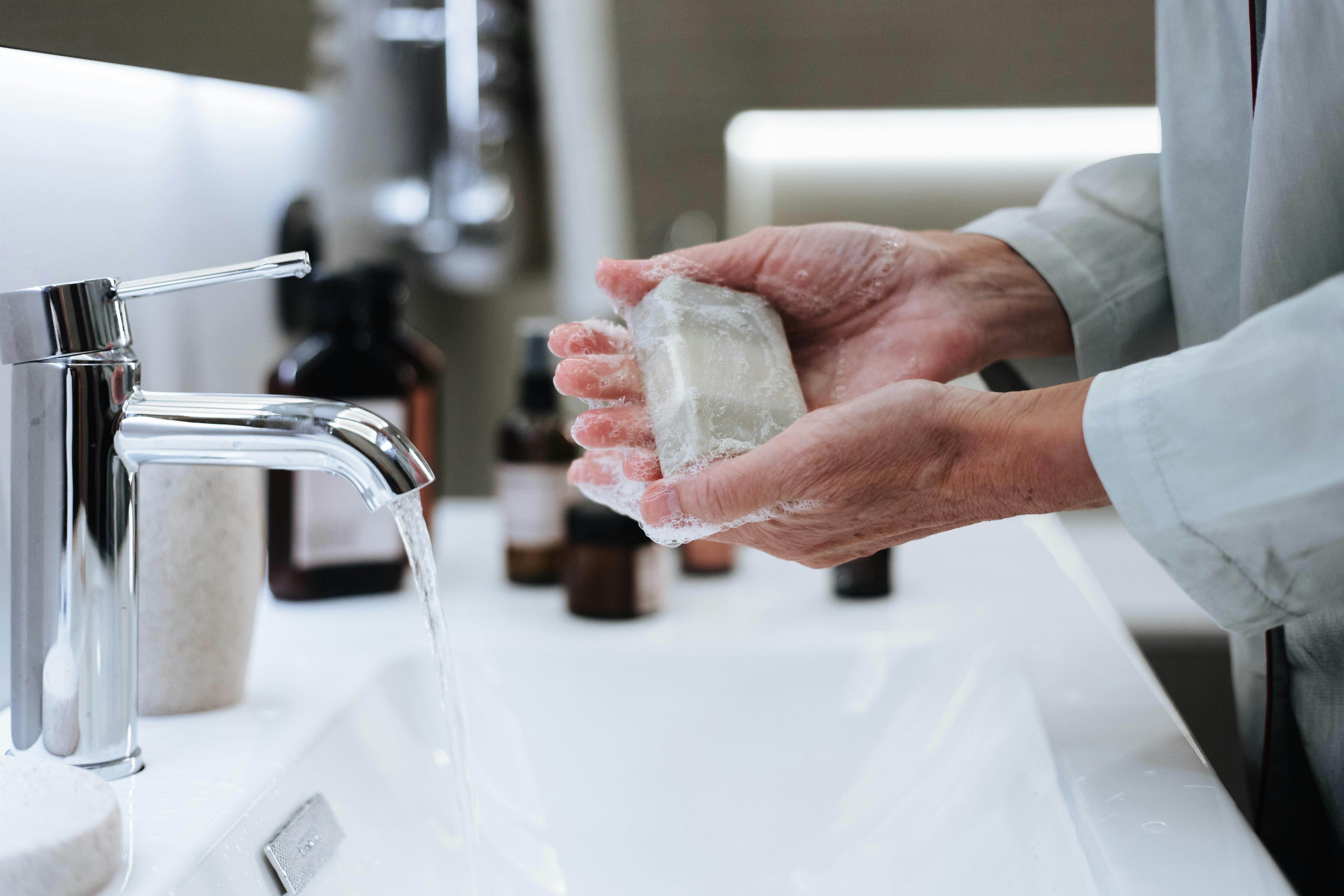 Quer substituir o detergente? Saiba como fazer sabão caseiro