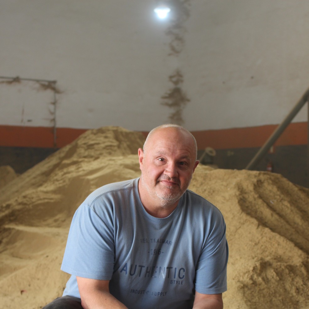 Luiz Zolet deu início às pesquisas durante a pandemia da covid-19 e conseguiu produzir pellets a partir da borra de café — Foto: Geraldo Aureliano/Sakey