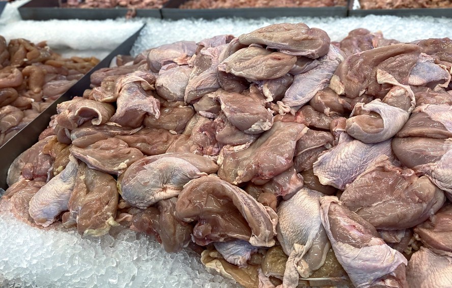 Em São Paulo, preço do quilo do frango congelado aumentou 10,28% em um mês, diz Cepea