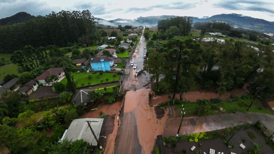 Canal no WhatsApp conecta gaúchos afetados pela chuva com empresas contratantes