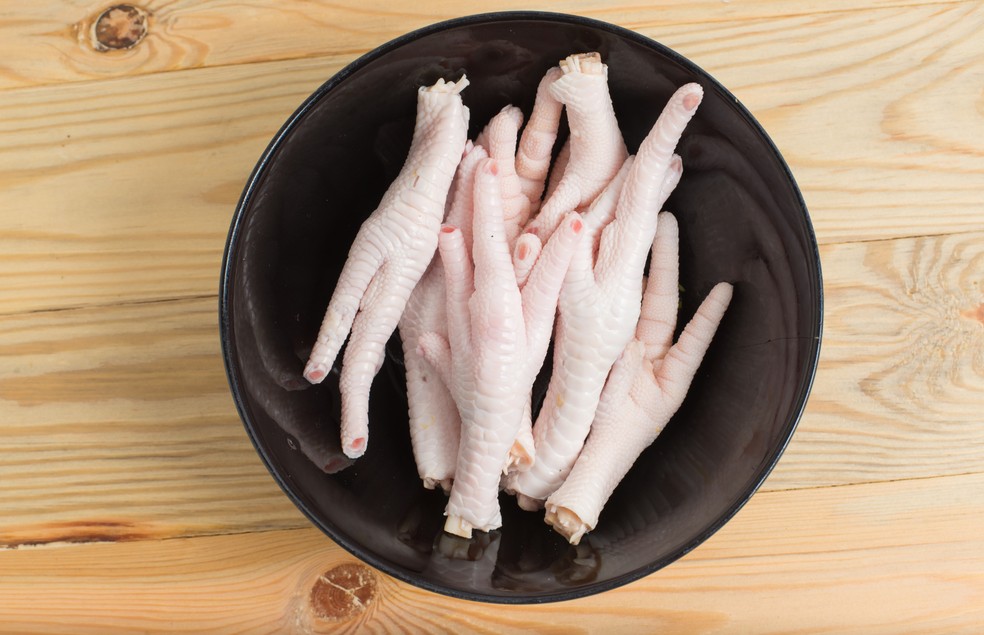 Assim como qualquer alimento, o pé de galinha precisa estar inserido em uma rotina saudável para que seus efeitos sejam aproveitados — Foto: Canva/ Creative Commoms