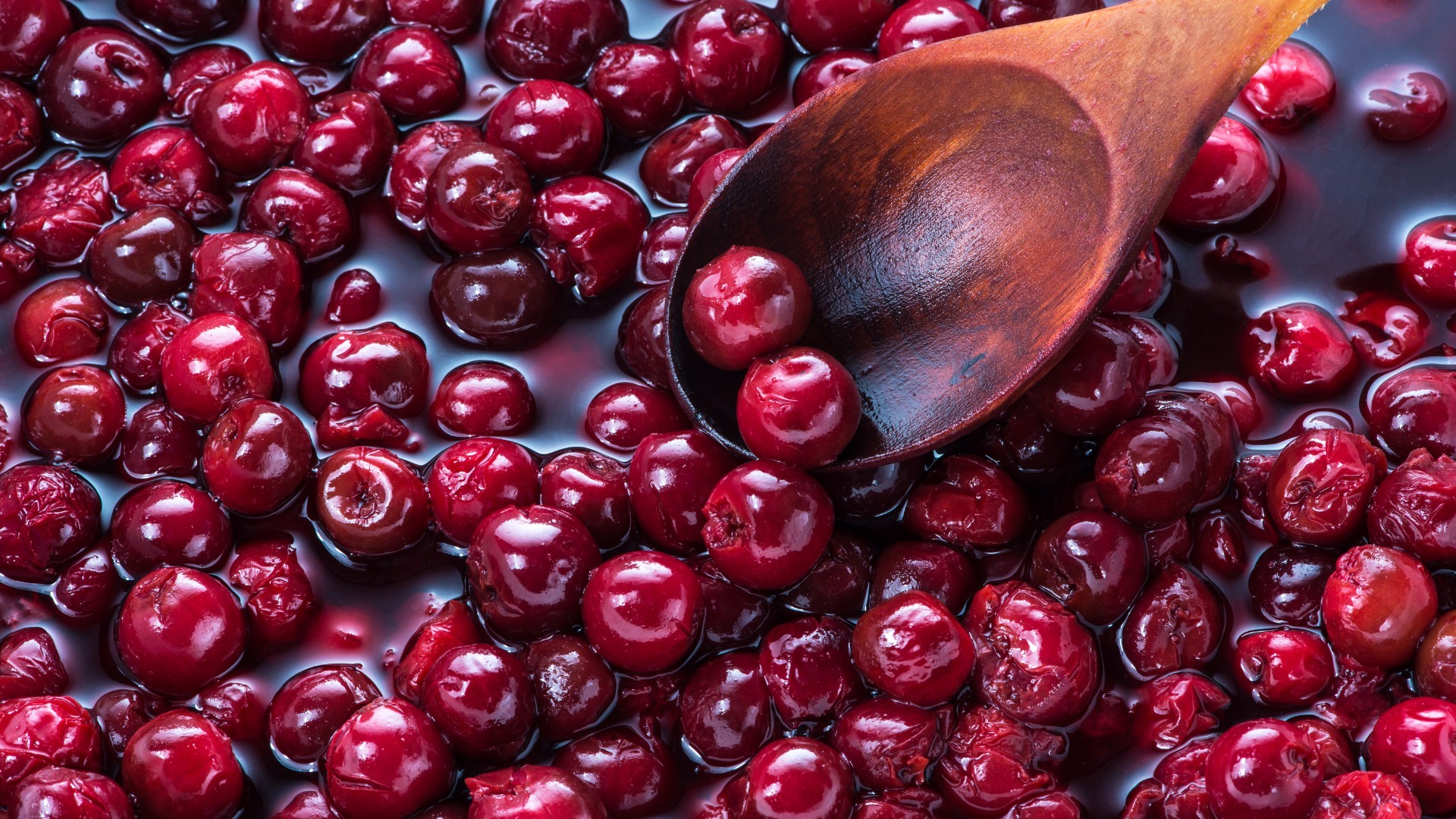 Descubra de onde vem a cereja, fruta típica do Natal