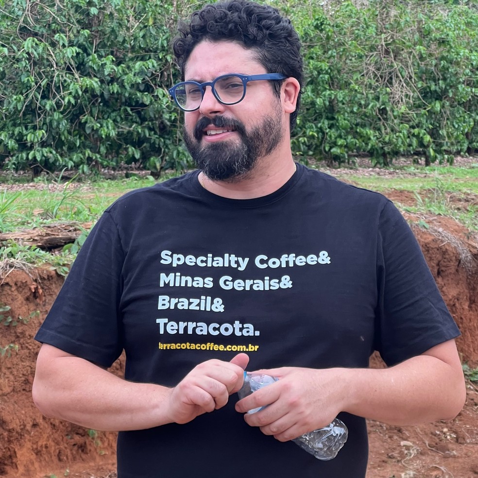 Há cinco anos, Felipe Carvalho se tornou sócio no sítio de  24 hectares herdado pelo padrasto — Foto: Eliane Silva/Globo Rural