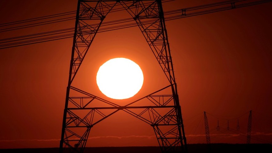 Outubro deve trazer novo calorão para o Brasil e mais chuvas no Sul