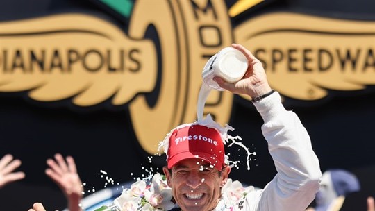Ao campeão, leite: festa da vitória na Indy 500 une agro e automobilismo