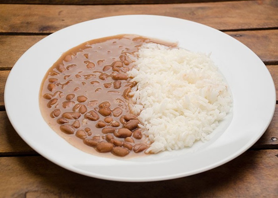 Preços de arroz e feijão devem seguir caminhos opostos nos primeiros meses do próximo ano