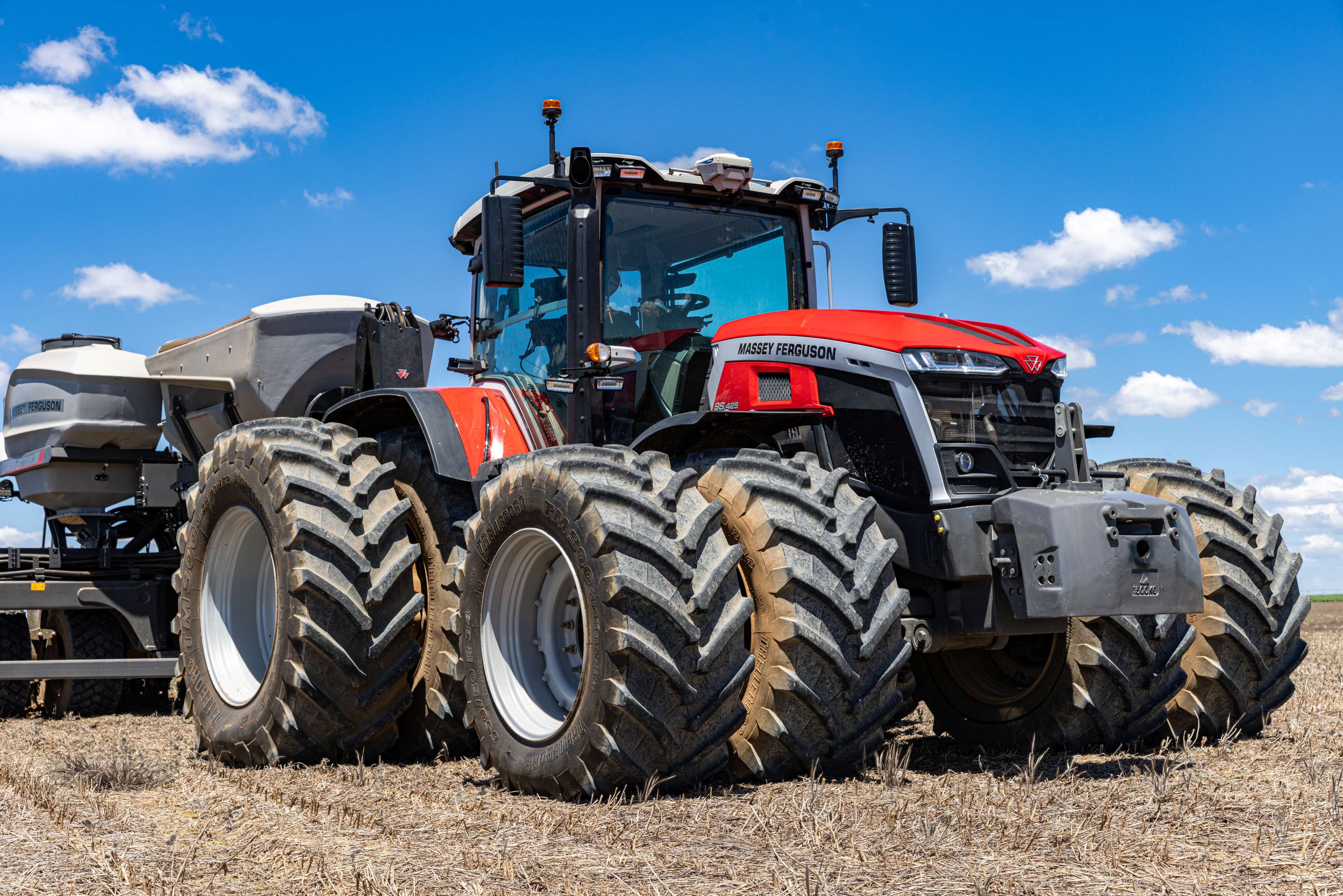Massey Ferguson lança trator que pode reduzir consumo de diesel em até 30%