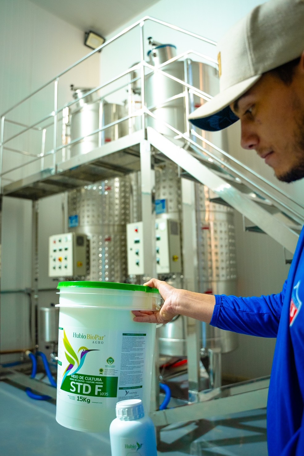 Biofábrica da Mano Julio produz 32 mil litros de produtos biológicos — Foto: Duda Saracura/Divulgação Unem