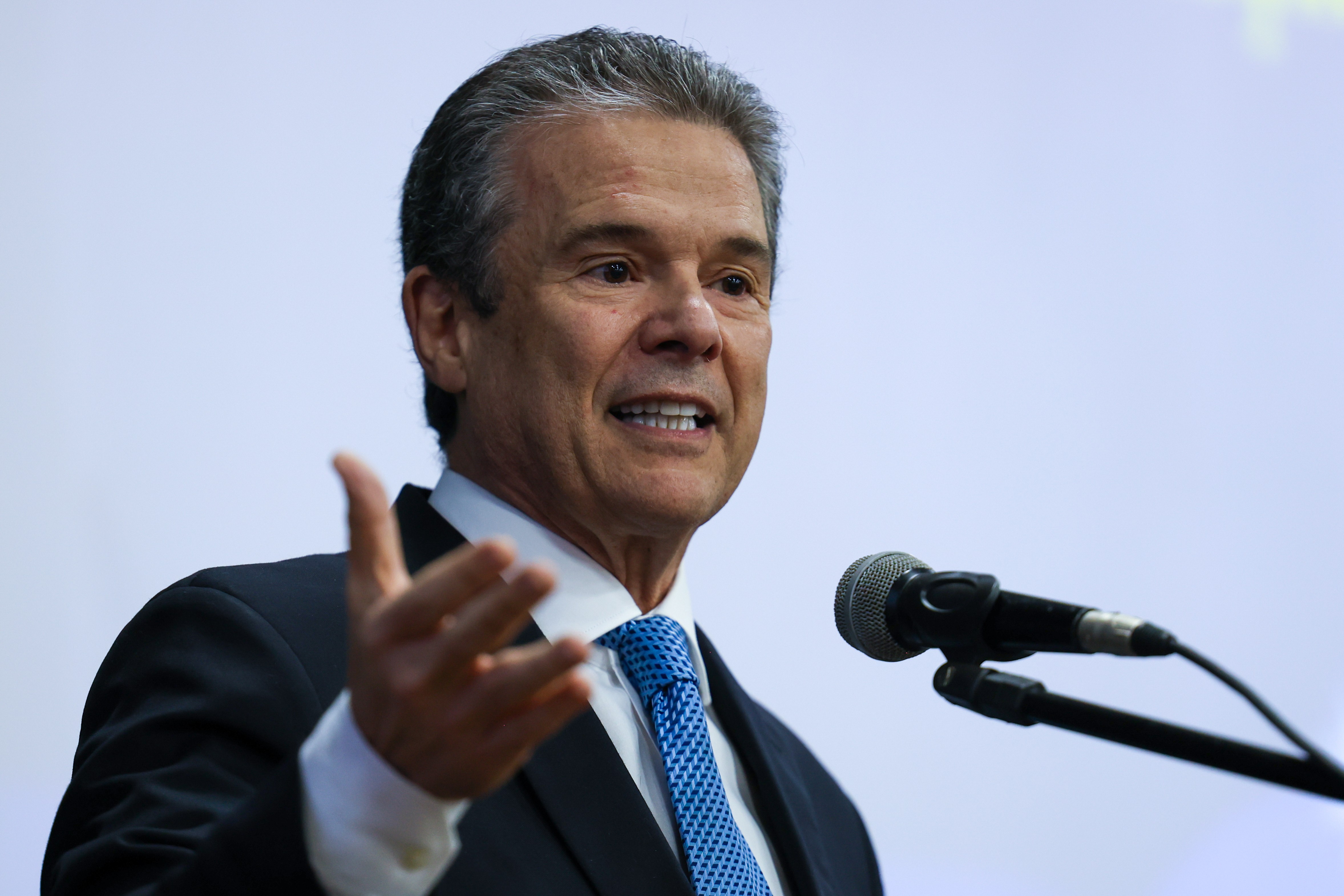 Na China, ministro da Agricultura vai discutir cota de carne