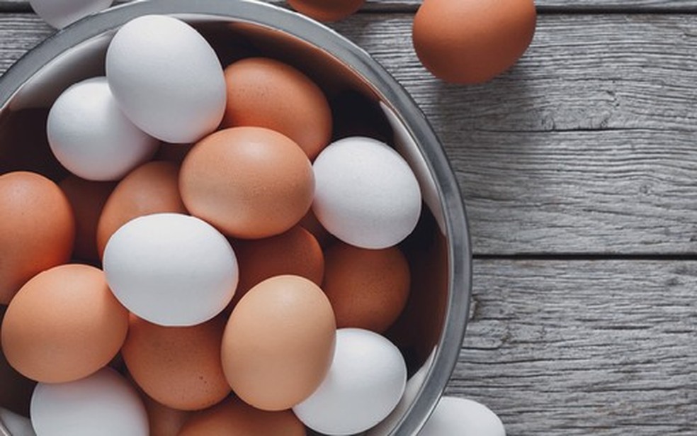 Especialista indica comprar ovos com cascas lisas  — Foto: Globo Rural