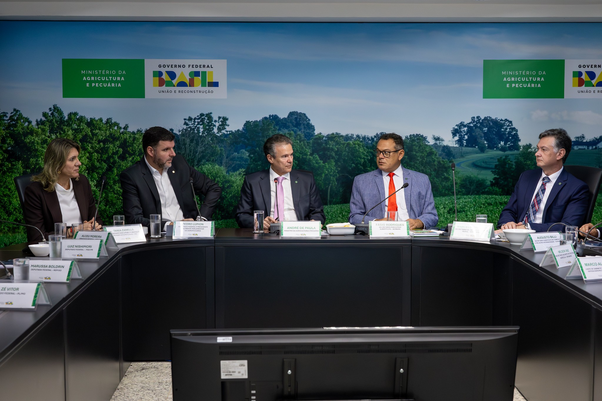 Com Plano Safra e renegociação de dívidas, ruralistas entregam demandas do setor ao ministro da Agricultura