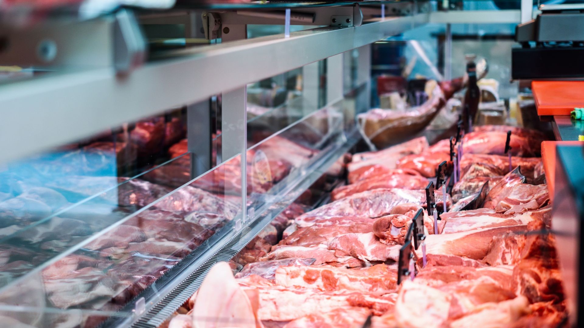 Vetos à carne brasileira na Europa têm preocupado o agronegócio; ouça o comentário