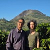 Carolinna Bridi Gomes ganhou o primeiro lugar no Coffee of the Year, e seu pai Luis Carlos da Silva Gomes foi o terceiro colocado - Divulgação