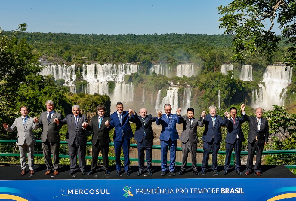 Lula e presidentes de países do Mercosul nas Cataratas do Iguaçu. Expectativa de assinar acordo com a União Europeia neste fim de semana foi frustrada pela resistência de governos europeus ao tratado — Foto: Foto: Ricardo Stuckert / PR