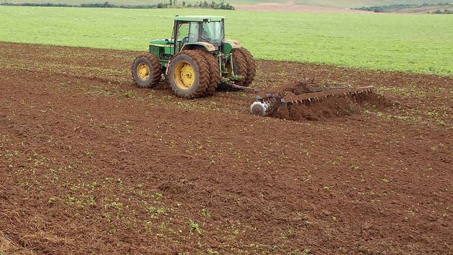 Cuidados com qualidade do solo pode mitigar os riscos de perdas de produtividade por seca