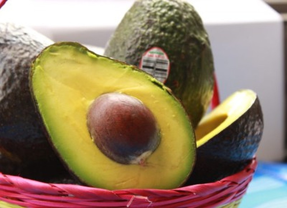 Avocados são versões menos calóricas da fruta — Foto: Globo Rural