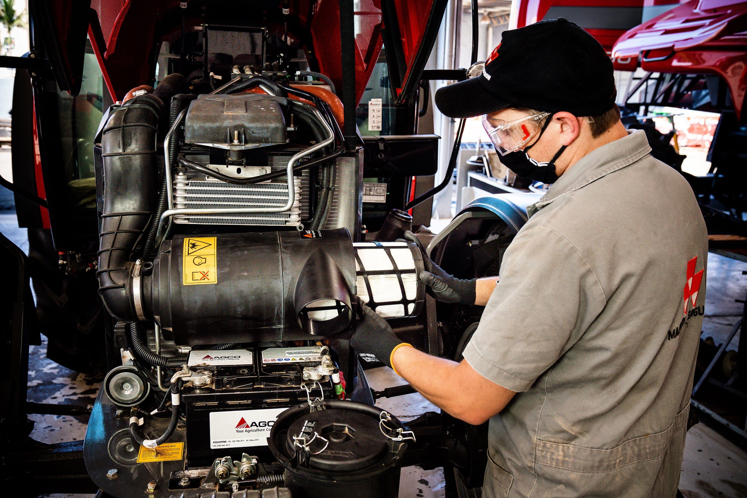 Mecânicos agrícolas se reinventam para manutenção de máquinas inteligentes