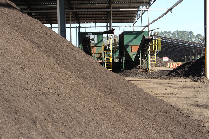 Um dos desafios para o uso do lodo é o rendimento, já que esse biofertilizante é produzido a partir de uma grande massa de resíduos orgânicos, diz Tera