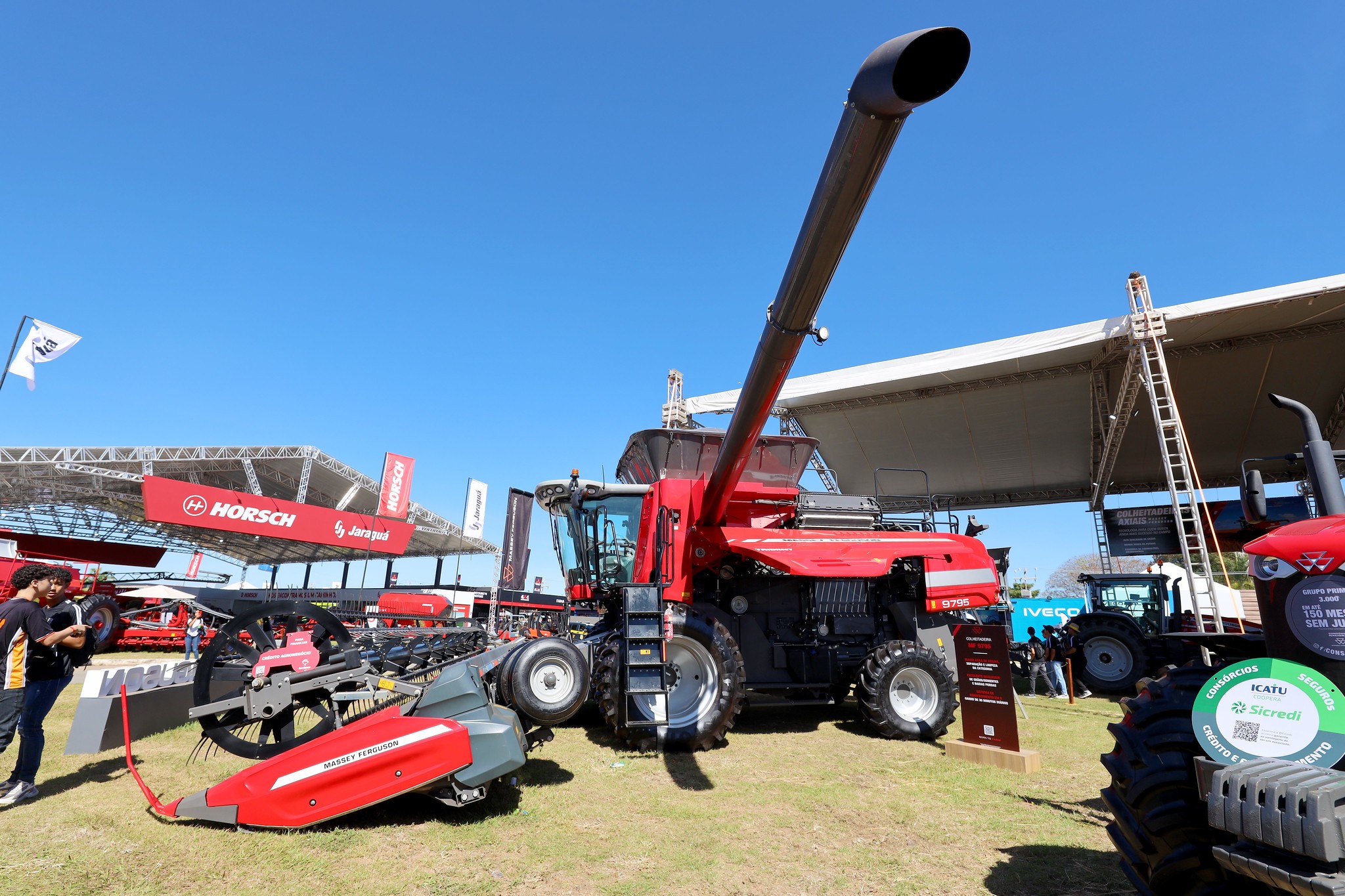 Guerra, custos e juros devem frear vendas de máquinas agrícolas; ouça o comentário