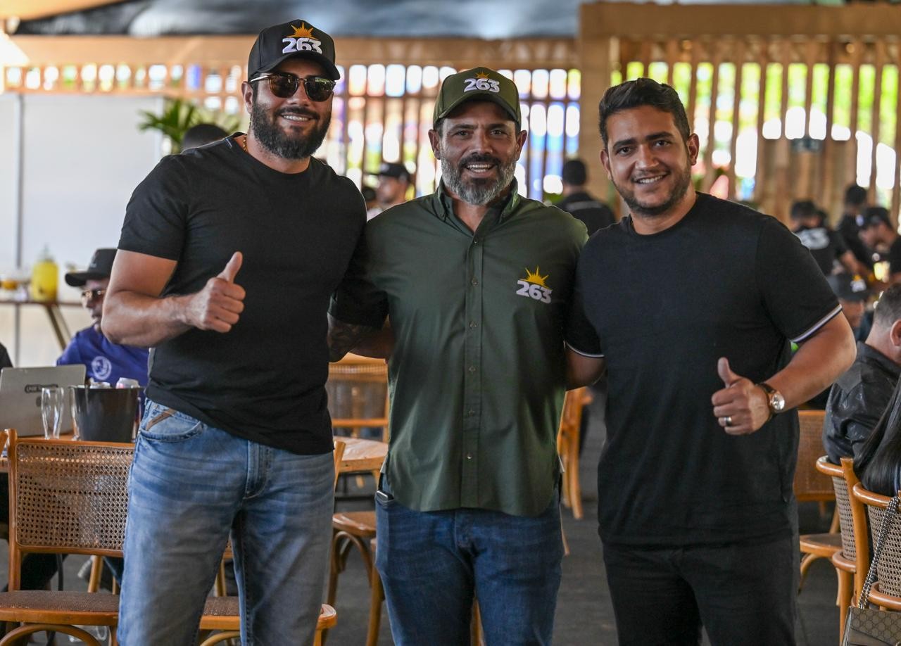Henrique & Juliano faturam R$ 5 milhões em leilão de genética equina