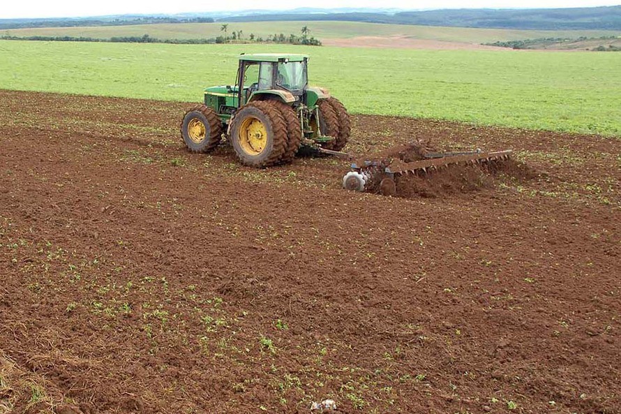 Volta das chuvas não evitam atraso no plantio de soja em MT