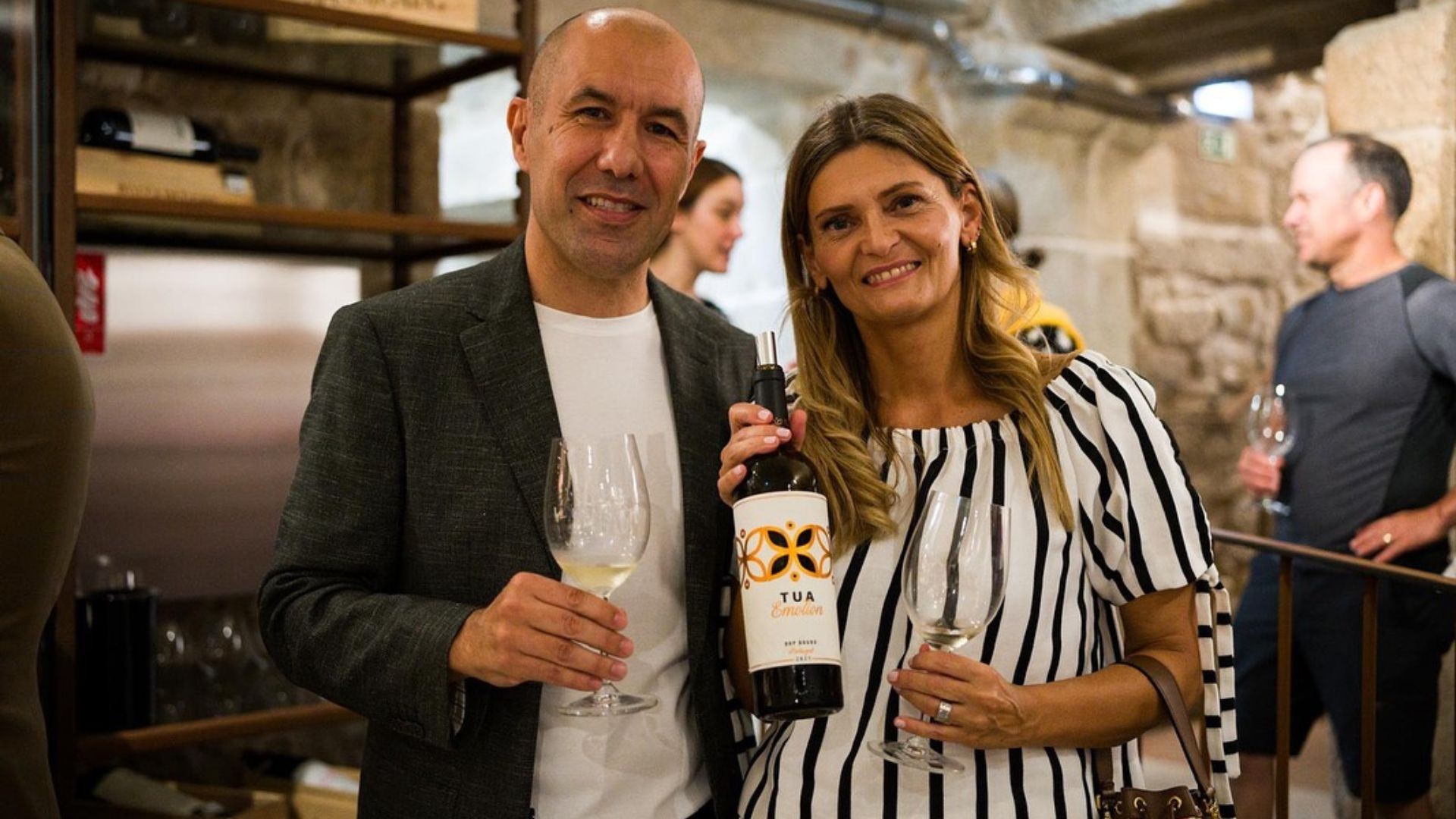 Técnico do Flamengo produz azeite premiado e vinhos de videiras centenárias