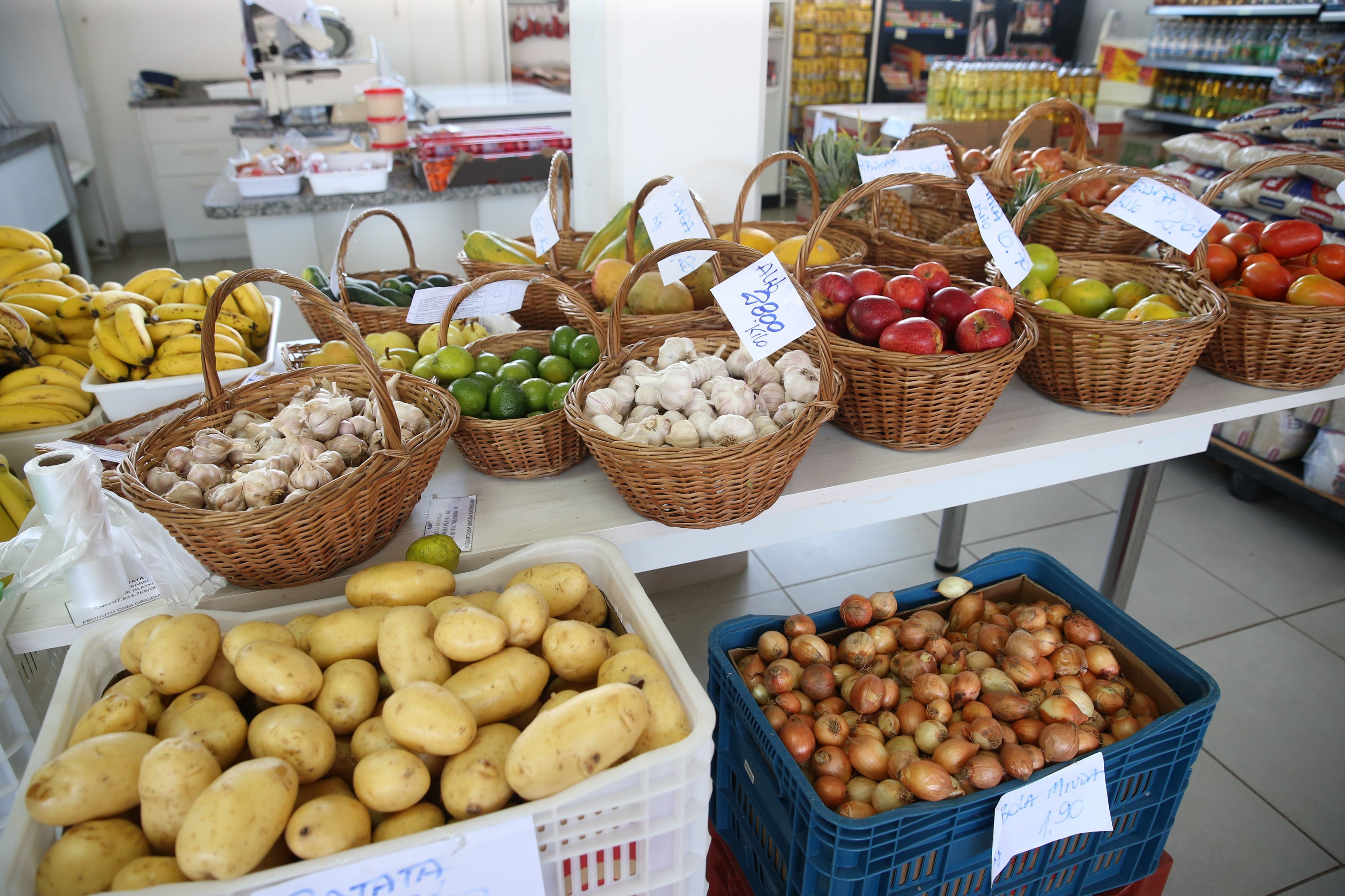 Inflação: preços dos alimentos caem, mas IPCA-15 sobe 0,48% em setembro