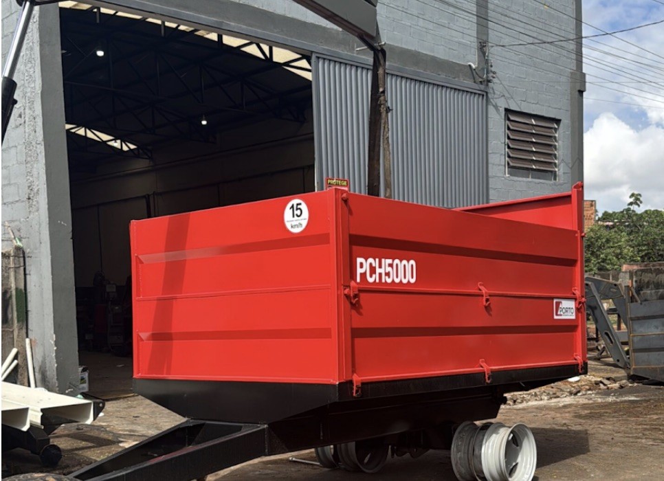 Carreta agrícola basculante de 5 toneladas da Porto Implementos Agrícolas